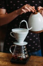 HARIO - Dripper V60 en céramique 1/4 tasses Blanc – Image 3
